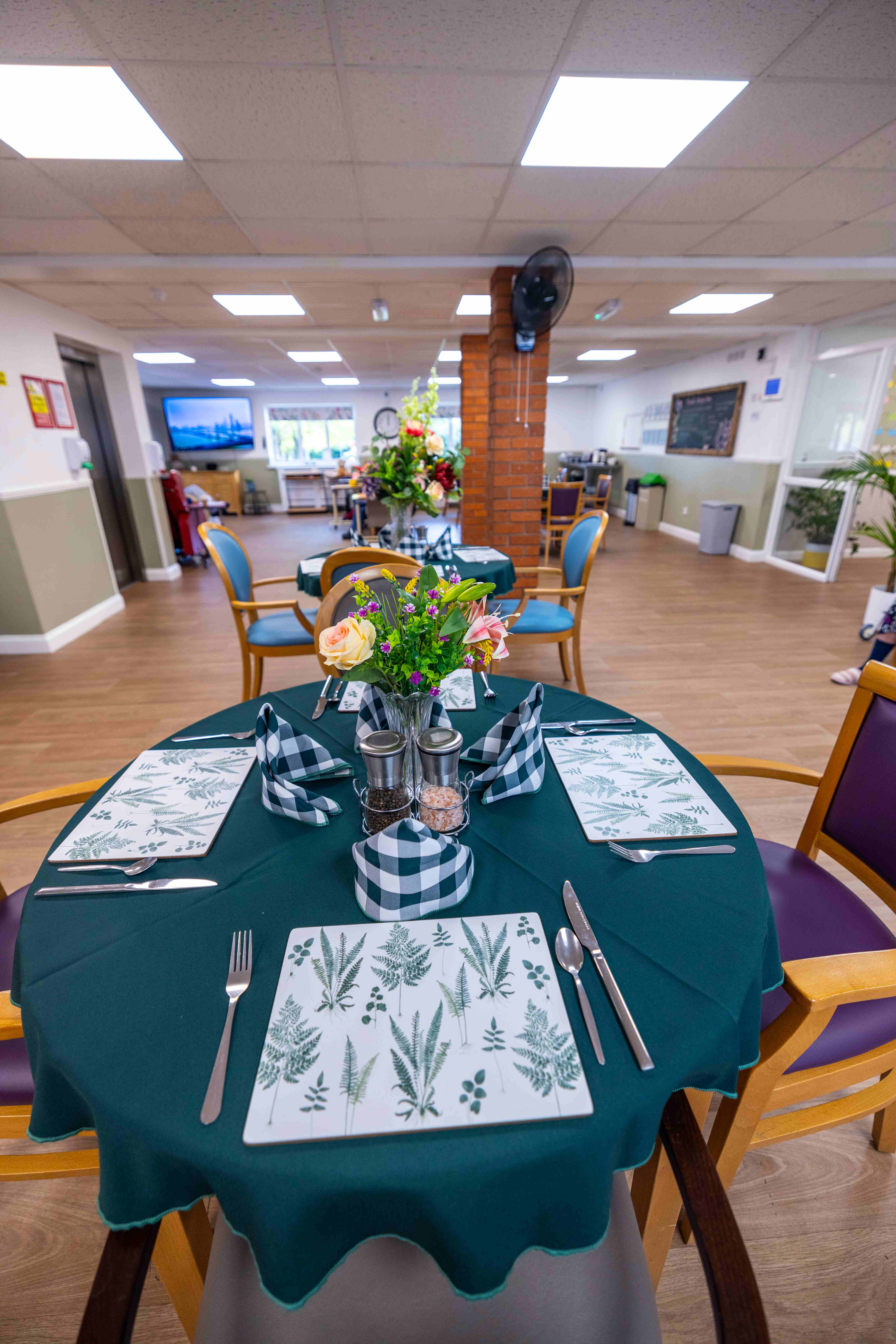 Dining table with fresh floral arrangement