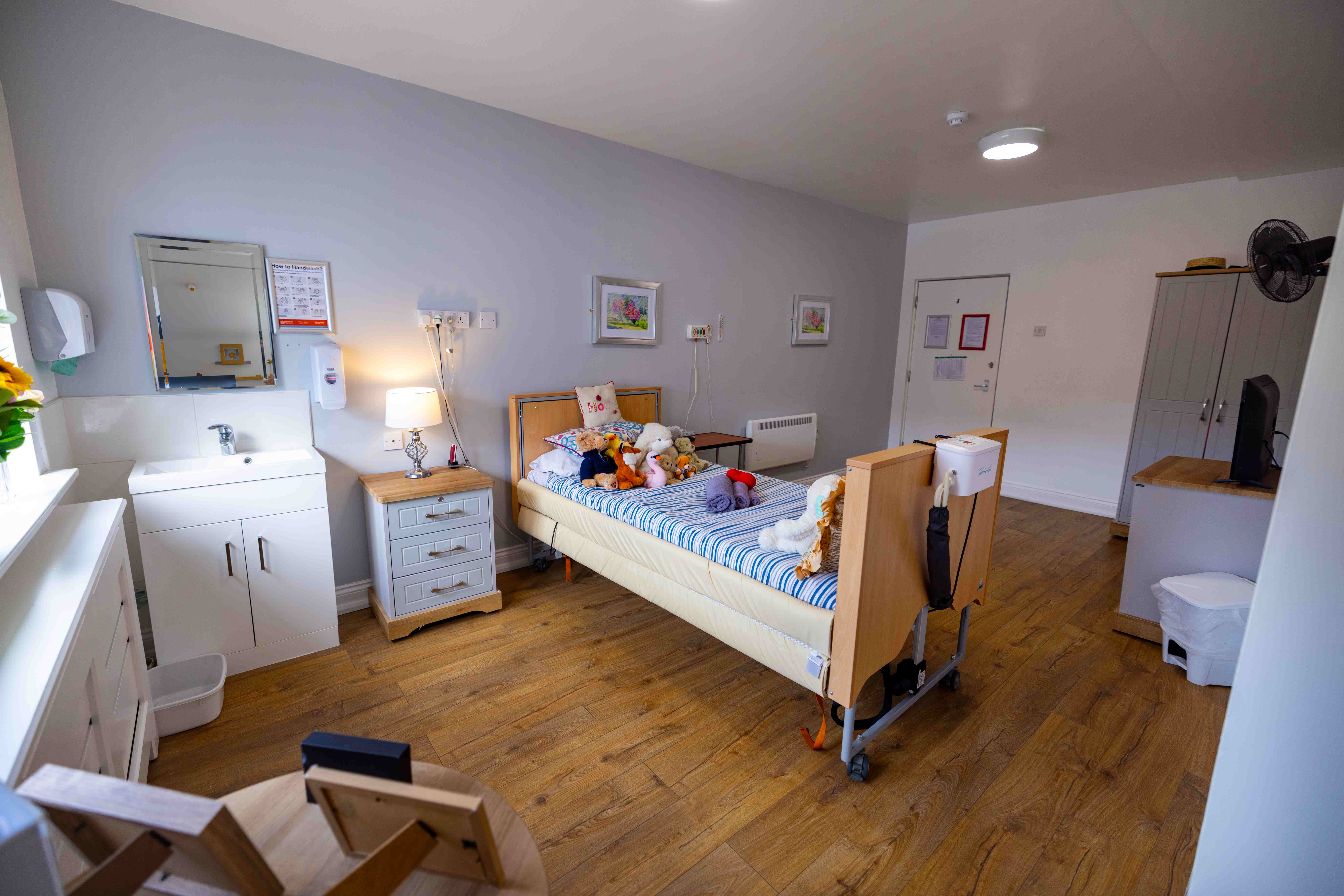 Full room view with bed, sink and wardrobe